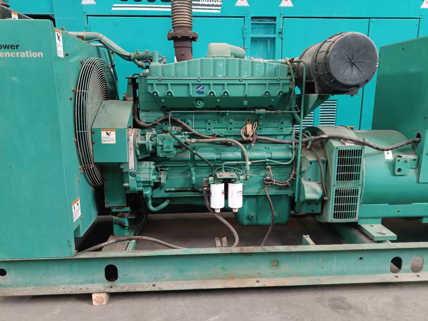 华龙过载会对 600kW 柴油发电机组造成哪些损害？