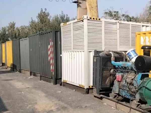 华龙200KW柴油发电机机组每小时油耗是多少？